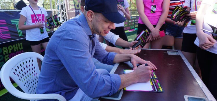 Autograph session with the actor of the theater and cinema Ivan Kokorin!
